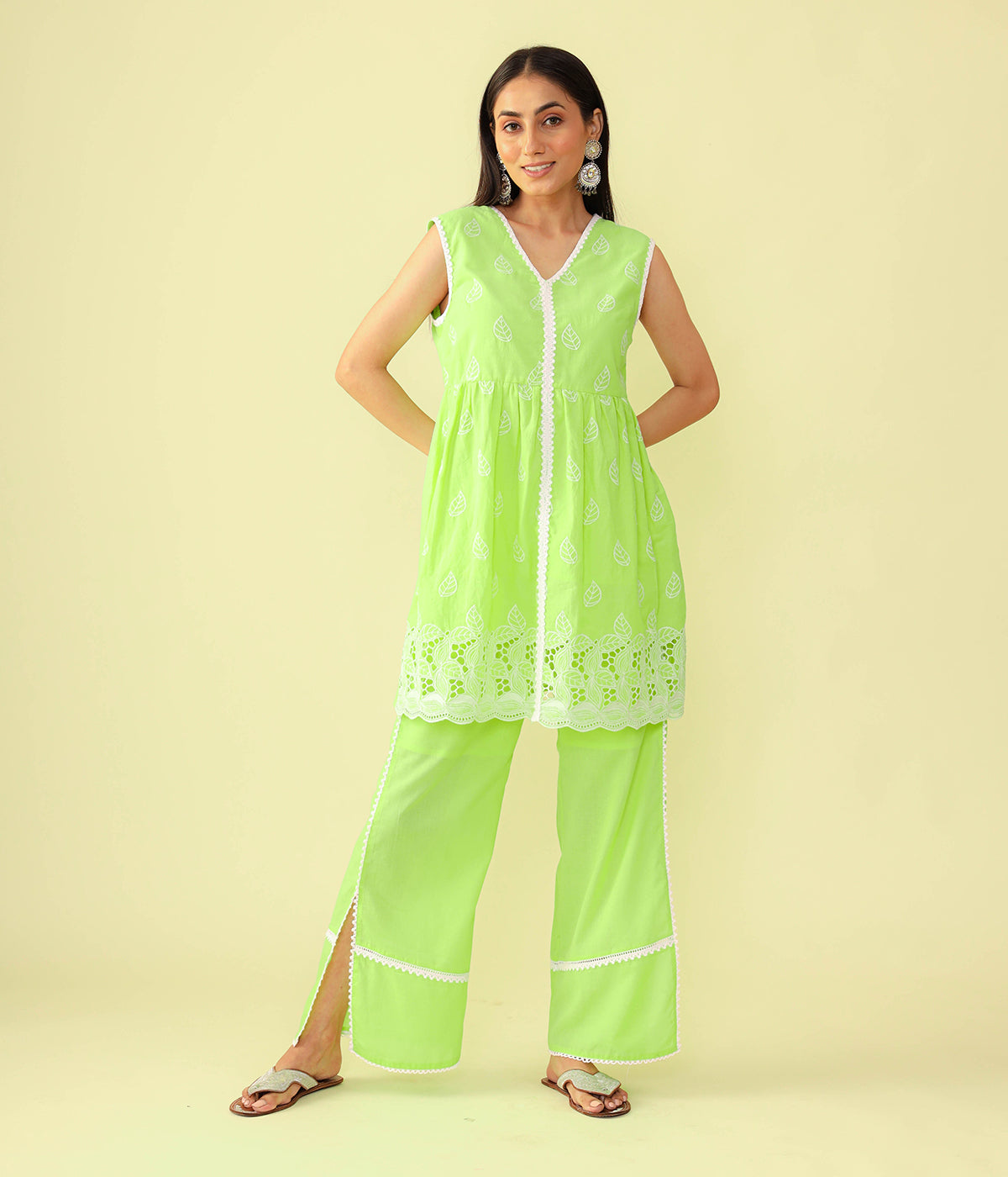 Lush Green Sleeves Less Kurta Set - CHIKARI