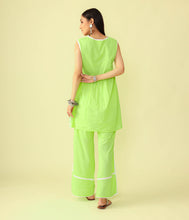 Load image into Gallery viewer, Lush Green Sleeves Less Kurta Set
